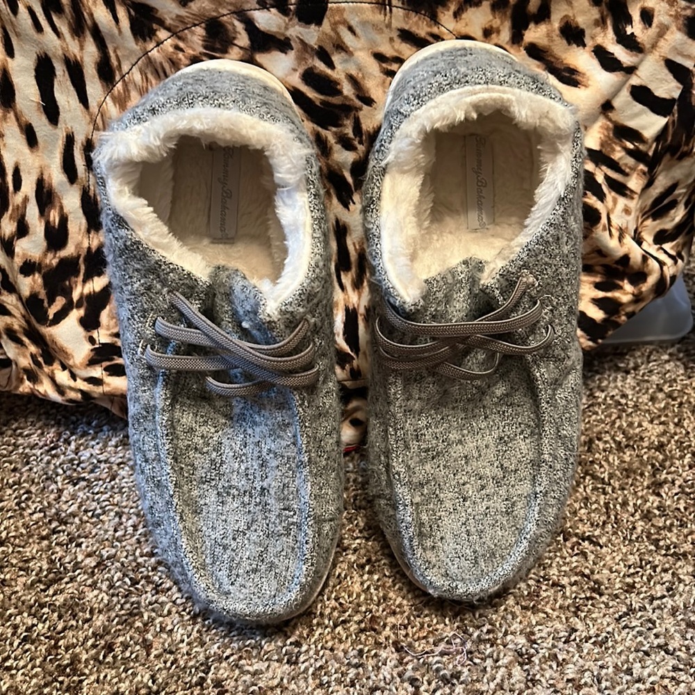 Tommy Bahama Slippers.